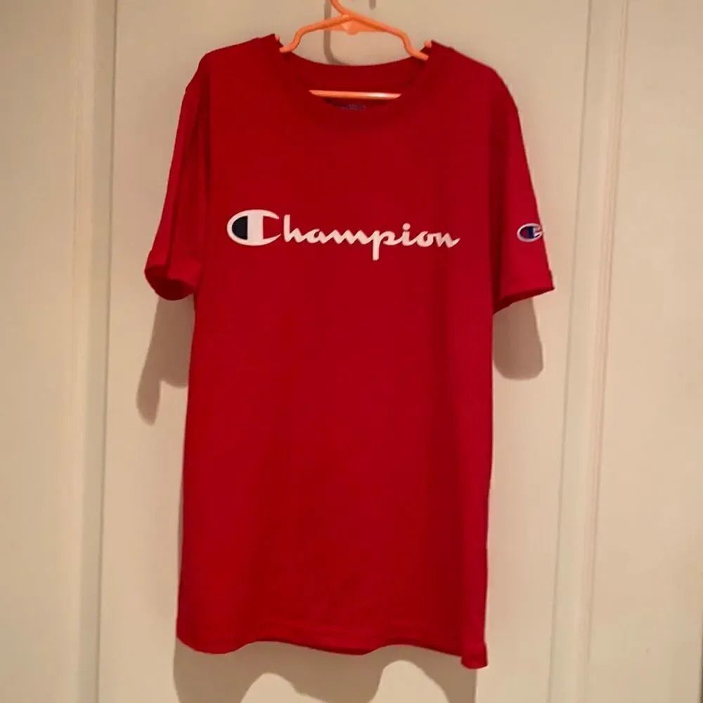 Never worn Champion tee L